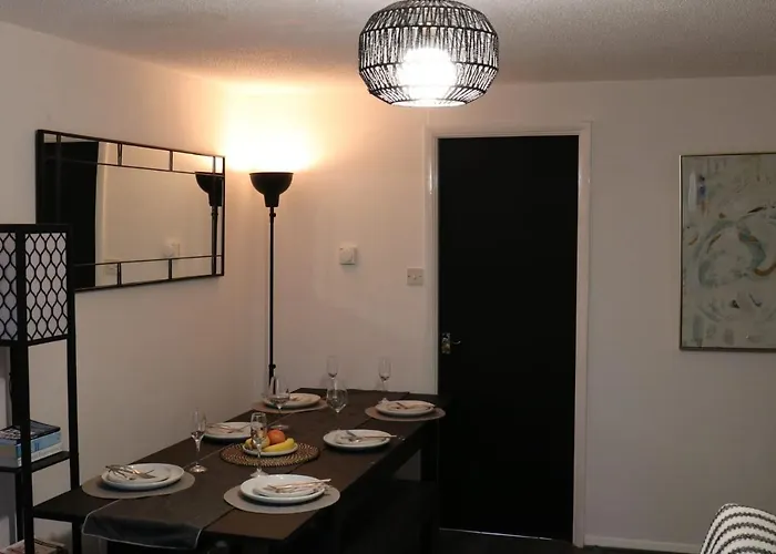 Bradley Stoke Retreat: Refurbished For Extended Group *