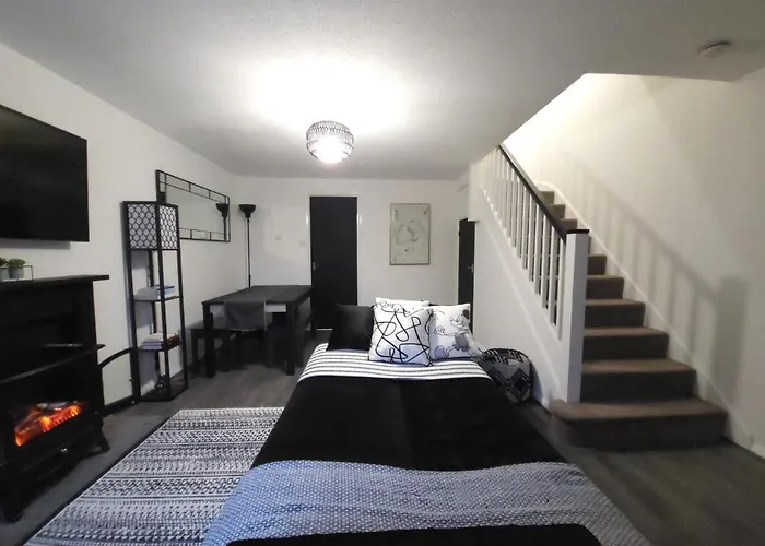 Bradley Stoke Retreat: Refurbished For Extended Group * Bristol