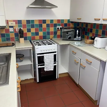 Bradley Stoke Retreat: Refurbished For Extended Group *