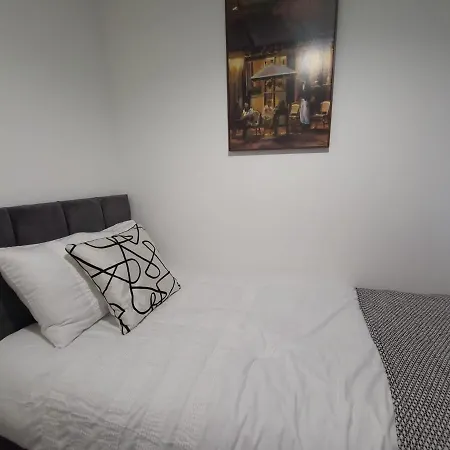 Apartmán Newly Refurbished In Bradley Stoke, Near Cribbs Causeway, Bristol, For Long Stays, Group Stays, Contractors, Sleeps Up To 7 Guests, Free Parking!!