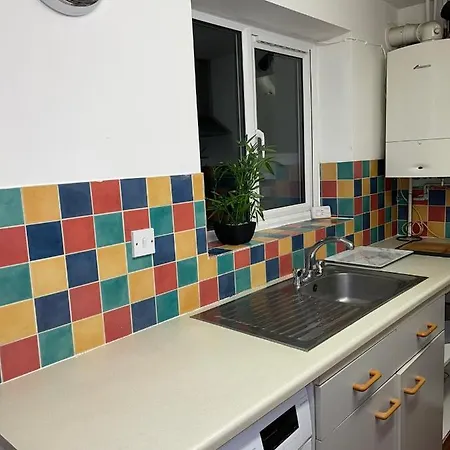 Newly Refurbished In Bradley Stoke, Near Cribbs Causeway, Bristol, For Long Stays, Group Stays, Contractors, Sleeps Up To 7 Guests, Free Parking!! 브리스틀