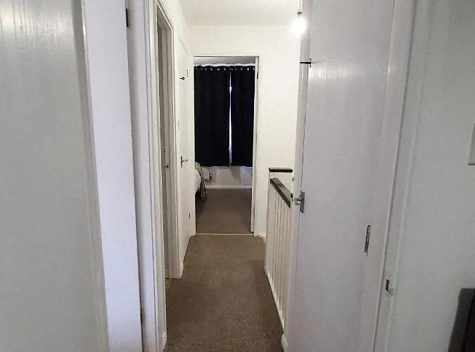 Newly Refurbished In Bradley Stoke, Near Cribbs Causeway, Bristol, For Long Stays, Group Stays, Contractors, Sleeps Up To 7 Guests, Free Parking!! Apartmán Bristol