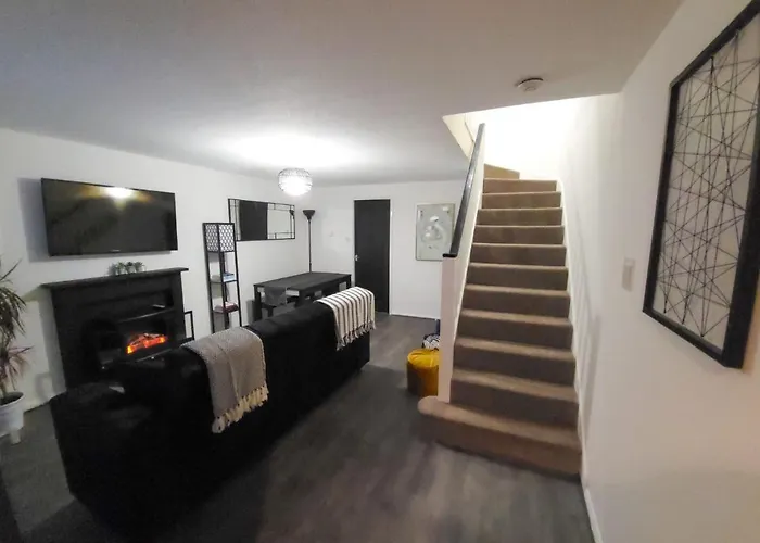 Newly Refurbished In Bradley Stoke, Near Cribbs Causeway, Bristol, For Long Stays, Group Stays, Contractors, Sleeps Up To 7 Guests, Free Parking!! Apartmán Bristol