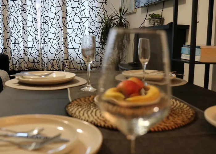 Newly Refurbished In Bradley Stoke, Near Cribbs Causeway, Bristol, For Long Stays, Group Stays, Contractors, Sleeps Up To 7 Guests, Free Parking!! * Bristol