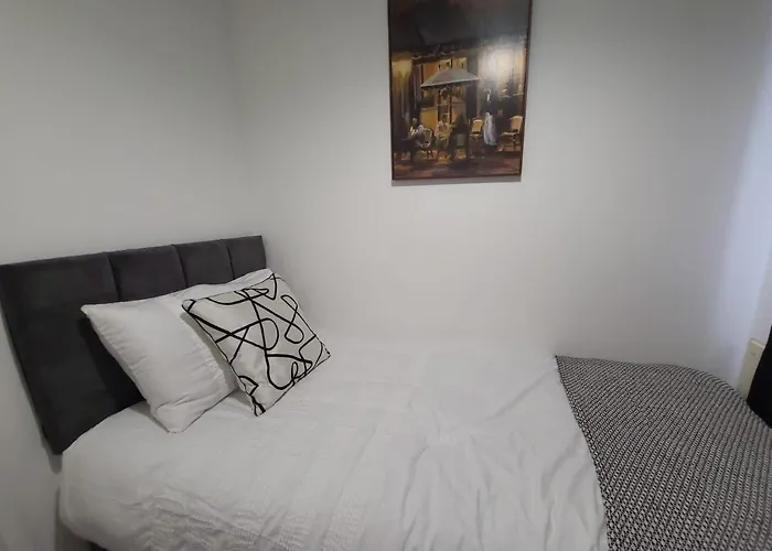 Apartmán Newly Refurbished In Bradley Stoke, Near Cribbs Causeway, Bristol, For Long Stays, Group Stays, Contractors, Sleeps Up To 7 Guests, Free Parking!!