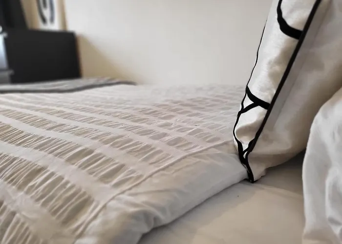 Apartmán Newly Refurbished In Bradley Stoke, Near Cribbs Causeway, Bristol, For Long Stays, Group Stays, Contractors, Sleeps Up To 7 Guests, Free Parking!! Bristol