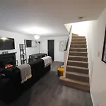 Newly Refurbished In Bradley Stoke, Near Cribbs Causeway, Bristol, For Long Stays, Group Stays, Contractors, Sleeps Up To 7 Guests, Free Parking!! Daire Bristol
