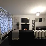 Newly Refurbished In Bradley Stoke, Near Cribbs Causeway, Bristol, For Long Stays, Group Stays, Contractors, Sleeps Up To 7 Guests, Free Parking!! Daire