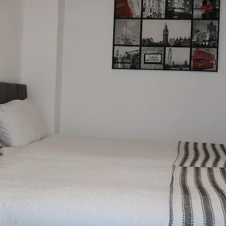Newly Refurbished In Bradley Stoke, Near Cribbs Causeway, Bristol, For Long Stays, Group Stays, Contractors, Sleeps Up To 7 Guests, Free Parking!! Daire *
