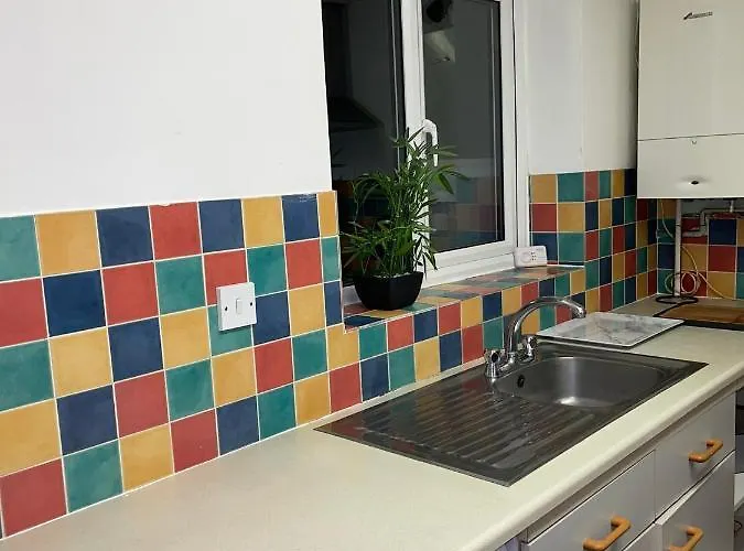 Newly Refurbished In Bradley Stoke, Near Cribbs Causeway, Bristol, For Long Stays, Group Stays, Contractors, Sleeps Up To 7 Guests, Free Parking!! 布里斯托